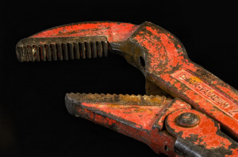 plombier-RAYOL CANADEL SUR MER-min_pipe-wrench-318084